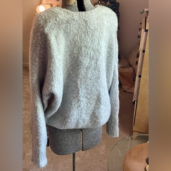 Chic and cozy Cheap Monday oversized slouchy gray wool sweater size XL - Picture 2 of 3